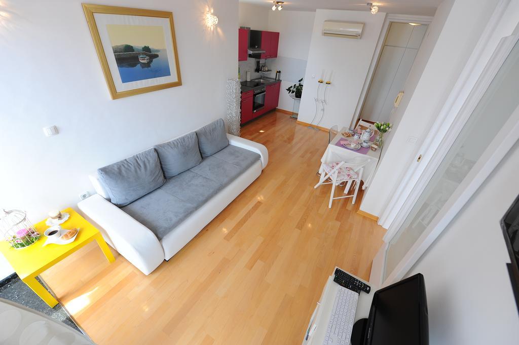 Gold Apartment