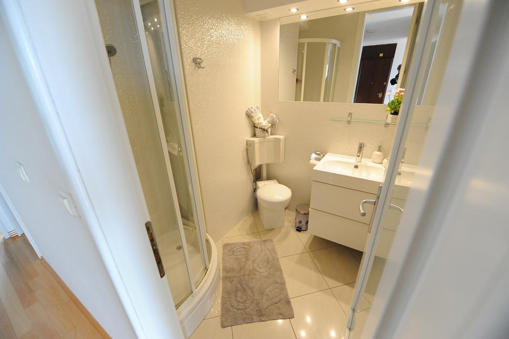 Gold Apartment *