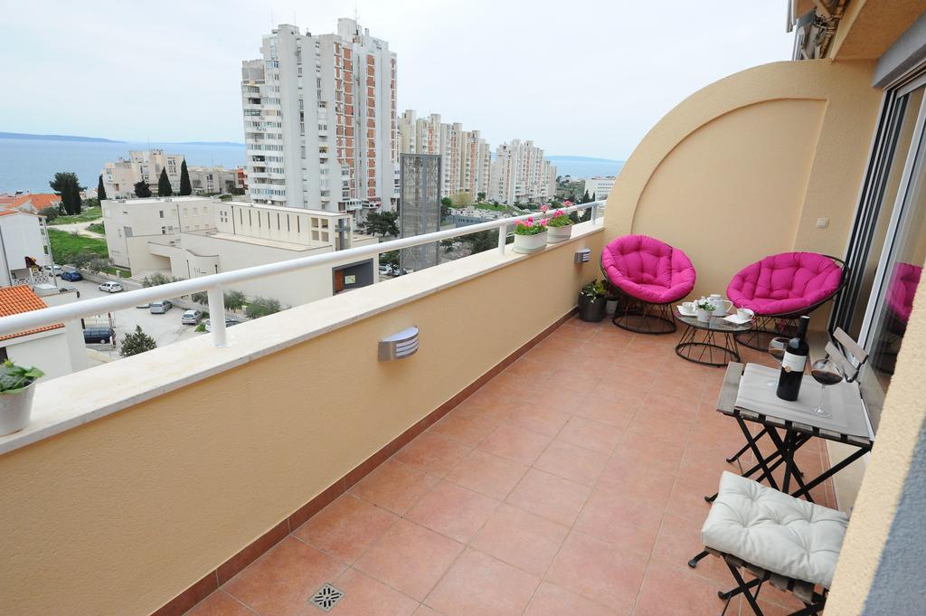 Gold Apartment *