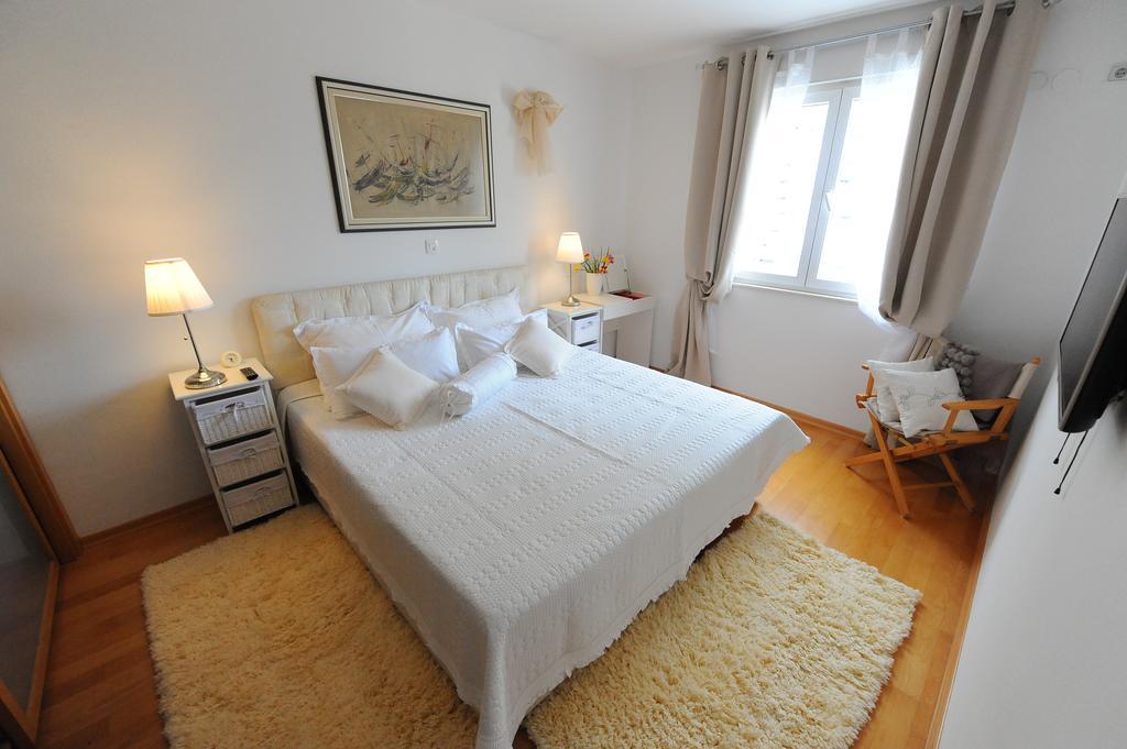 Gold Apartment